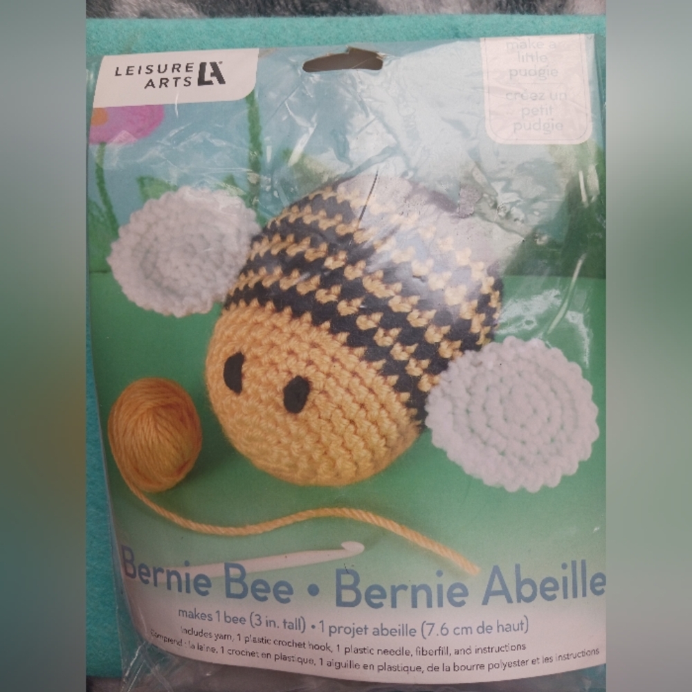Leisure Arts Crochet kit Pudgies "Bernie Bee", NON English Instructions New Open